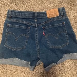 LEVI JEANS JEAN SHORTS (never worn)
